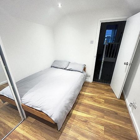 קארדיף Ak Serviced Apartments - Exclusive Two-Bedroom Apartment מראה חיצוני תמונה