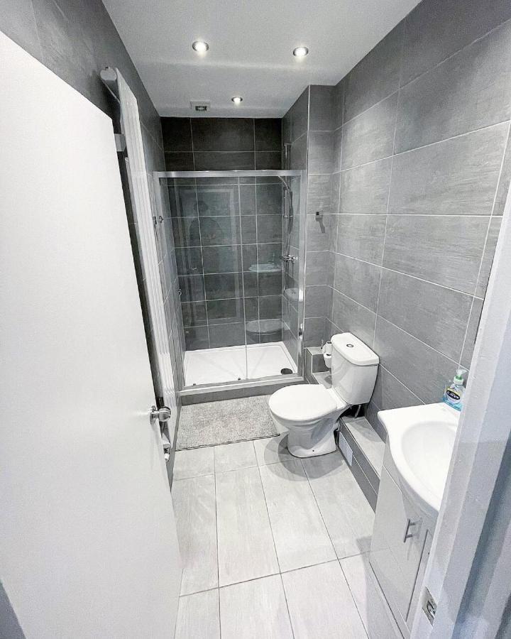 קארדיף Ak Serviced Apartments - Exclusive Two-Bedroom Apartment מראה חיצוני תמונה