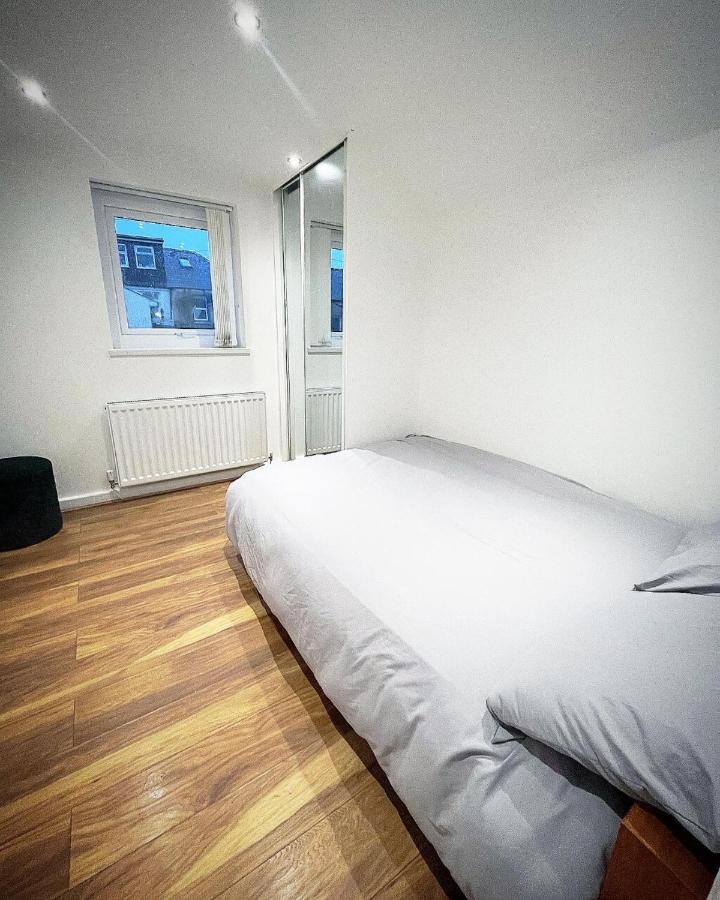קארדיף Ak Serviced Apartments - Exclusive Two-Bedroom Apartment מראה חיצוני תמונה